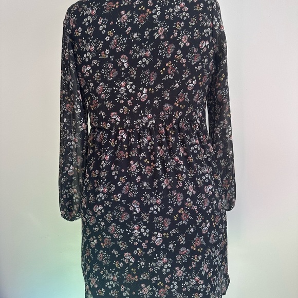 **3 for $15**Ardene Black Floral Long Sleeve Dress - Picture 5 of 6